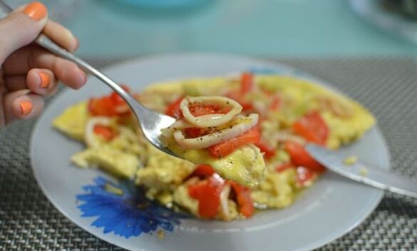 omelet with squid for a protein diet