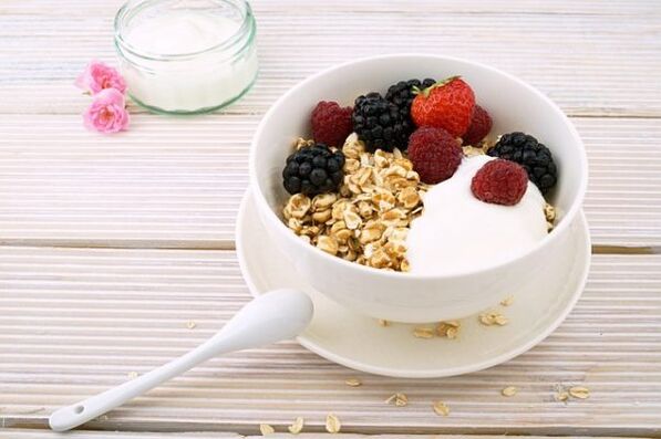 oats with berries for a lazy diet